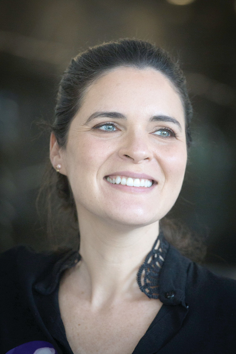 אמילי מואטי