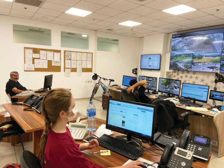 מוקד טלפוני בבית שמש