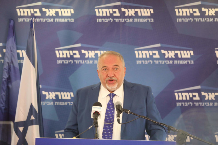 אביגדור ליברמן בישיבת סיעת ישראל ביתנו