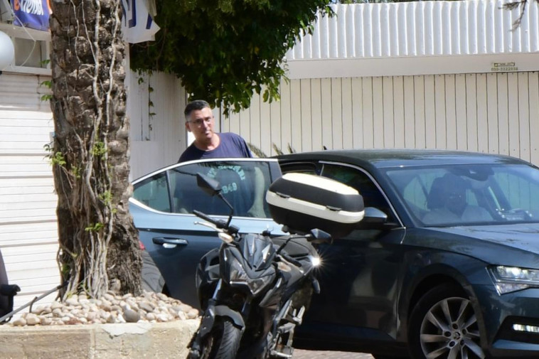 סער יוצא מפגישה עם בנט ולפיד