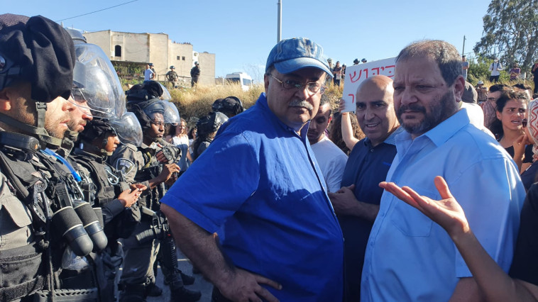 חברי הכנסת עופר כסיף ואחמד טיבי בשיח' ג'ראח בירושלים