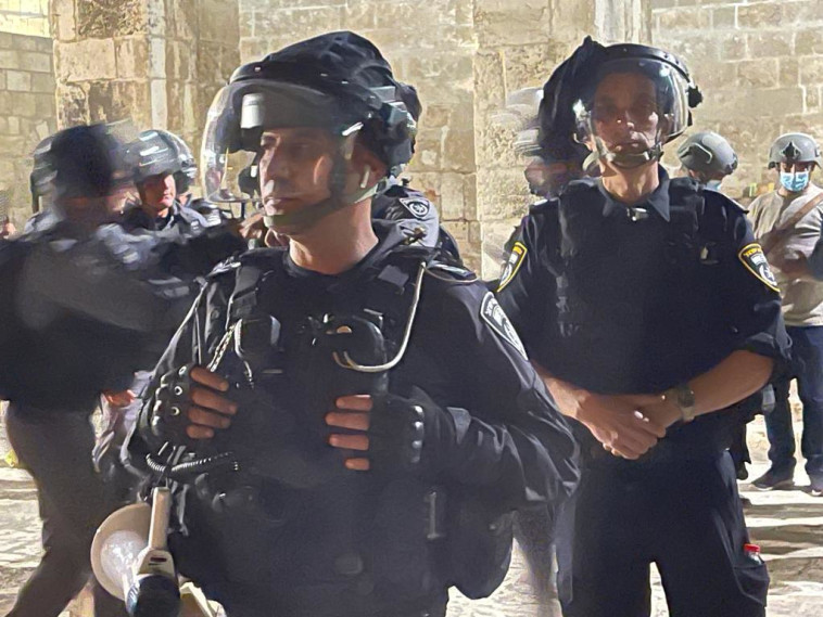 כוחות משטרה בכוננות בהר הבית (צילום: משטרת ישראל)