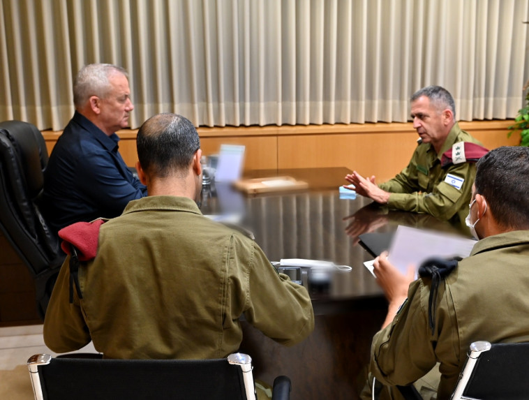 גנץ וכוכבי בהערכת מצב בקריה