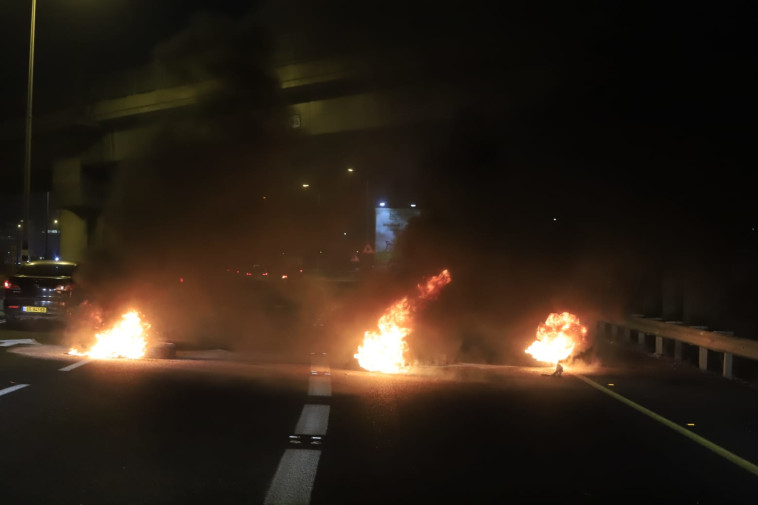 הבערת צמיגים בסמוך ללוד