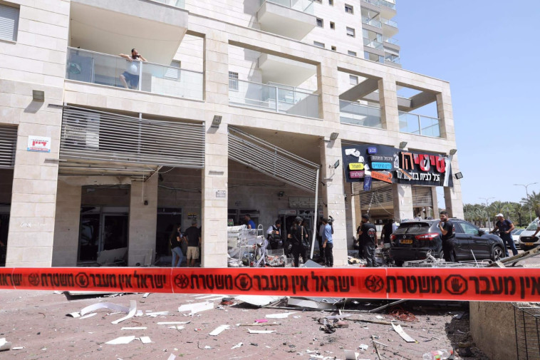 נפילת רקטה באשקלון 