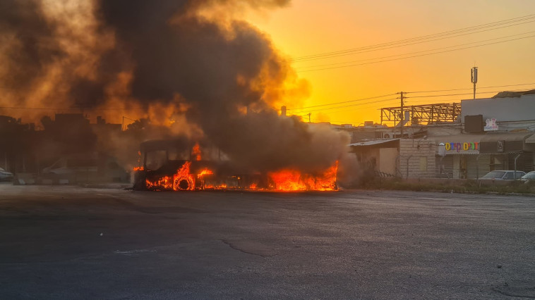 אוטובוס שהוצת בלוד