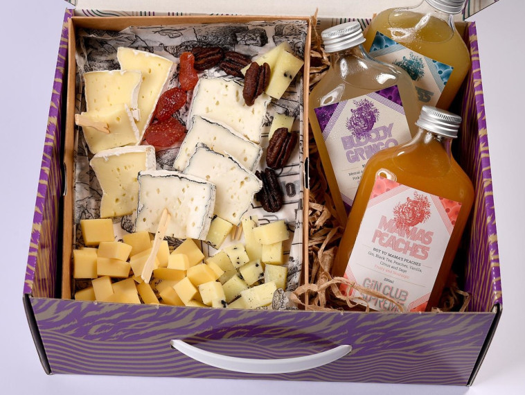 גבינות וג'ין של הג'ין בר ופרומאג'רי