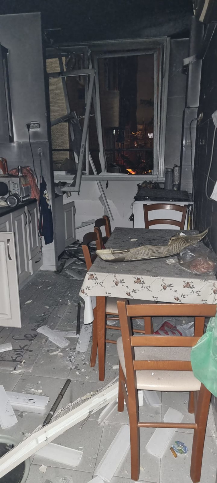 זירת פגיעת רקטה בפתח תקווה