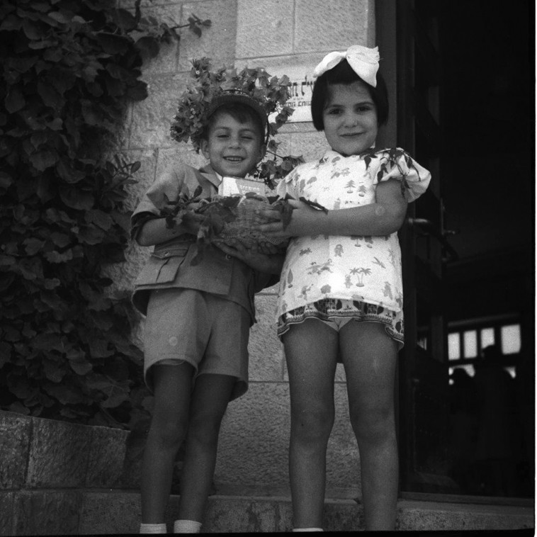 ילדי הגן מצטלמים למזכרת