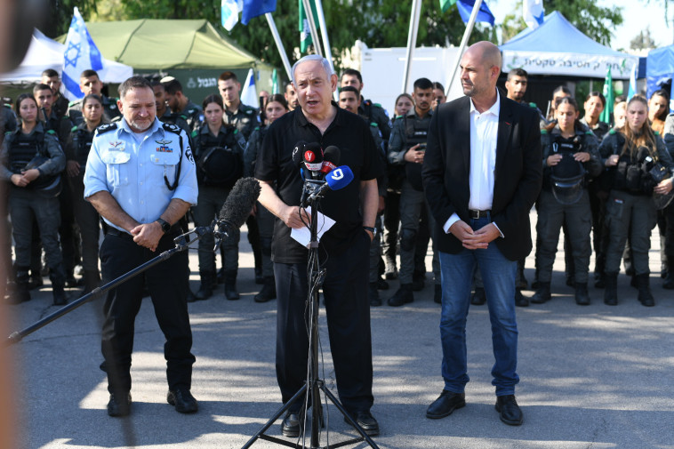 בנימין נתניהו, אמיר אוחנה והמפכ''ל קובי שבתאי בלוד