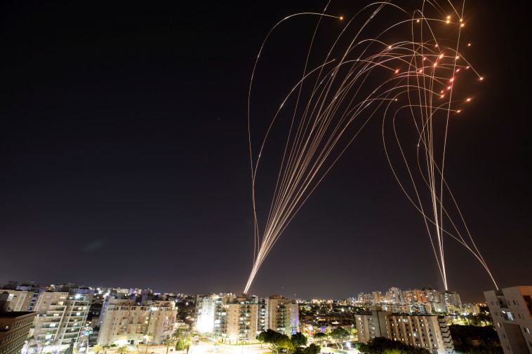 רקטות ששוגרו מעזה לישראל (צילום: רויטרס)