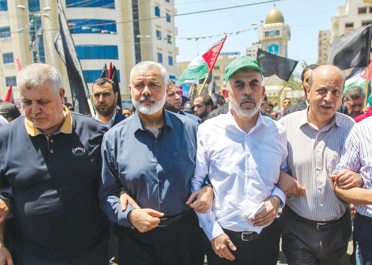 Les dirigeants du Hamas Yahya Sinwar et Ismail Hanihiya (Photo : Hassan Jedi, Flash 90)