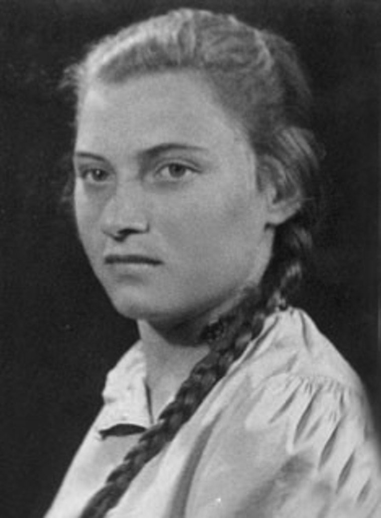 יונה ארבל בצעירותה