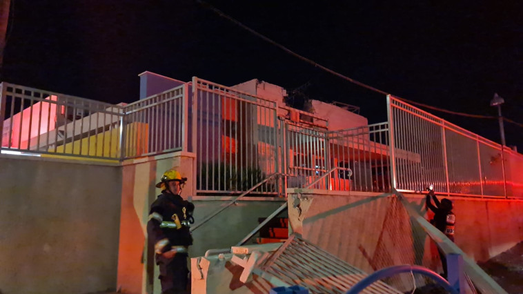 זירת נפילת הרקטה בגן ילדים בשדרות