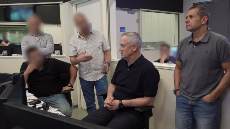 גנץ בביקור בחמ\'\'ל של השב\'\'כ