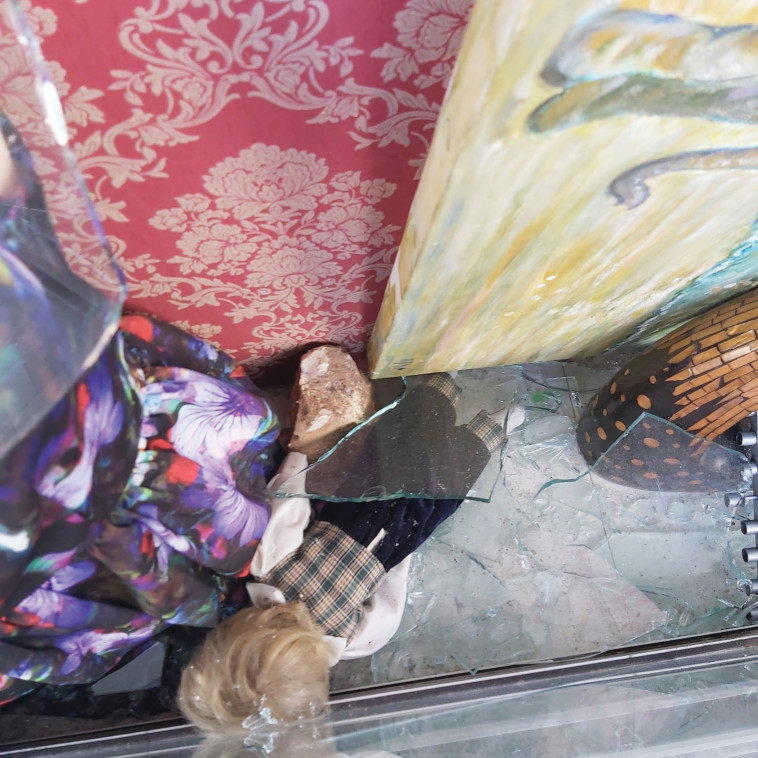 הנזק לחנות של נטלי דבורסון בחיפה