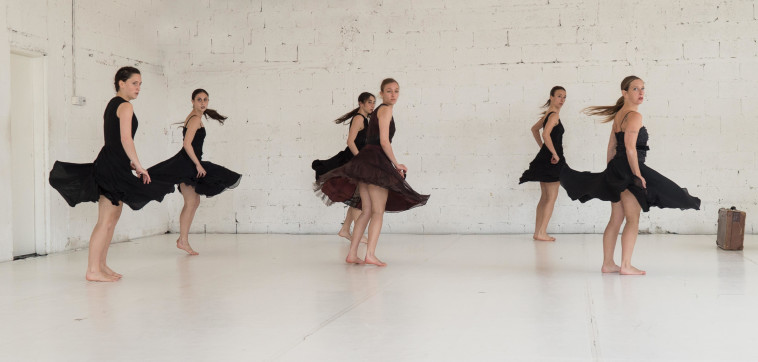 מתוך מופע &ldquo;פלישה לחלל&rdquo;, תיאטרון מחול אבשלום פולק