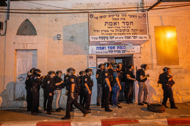 המשטרה נערכת לעימותים עם המתפרעים בלוד