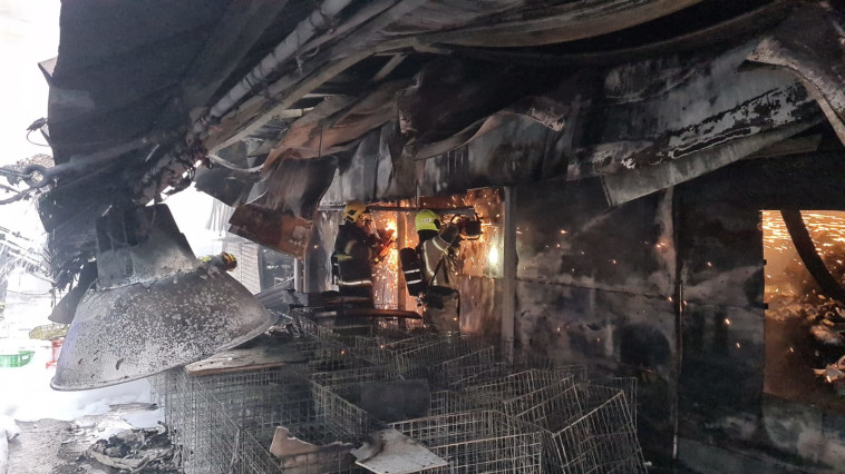 מתחם החנויות בטבריה שעלה באש (צילום: תיעוד מבצעי כבאות והצלה)