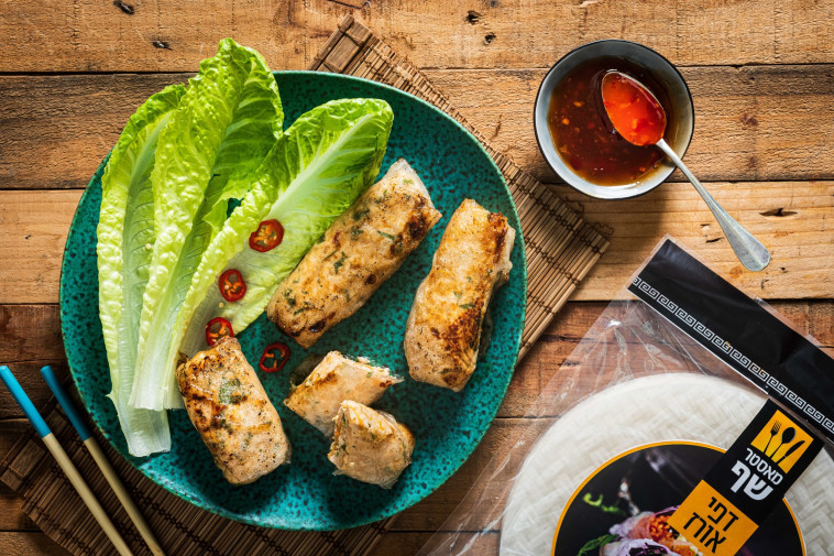 גלילות עוף פריכות עם רוטב צ'ילי מתוק