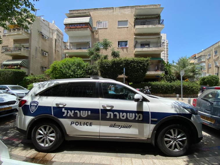 ניידת משטרה 