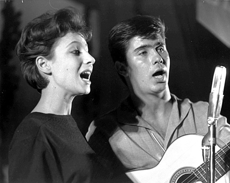 אסתר ואיפי עופרים בשנת 1961