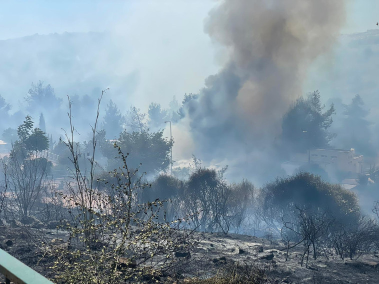 השריפה בצור הדסה (צילום: דוברות כב''ה מחוז יו''ש)