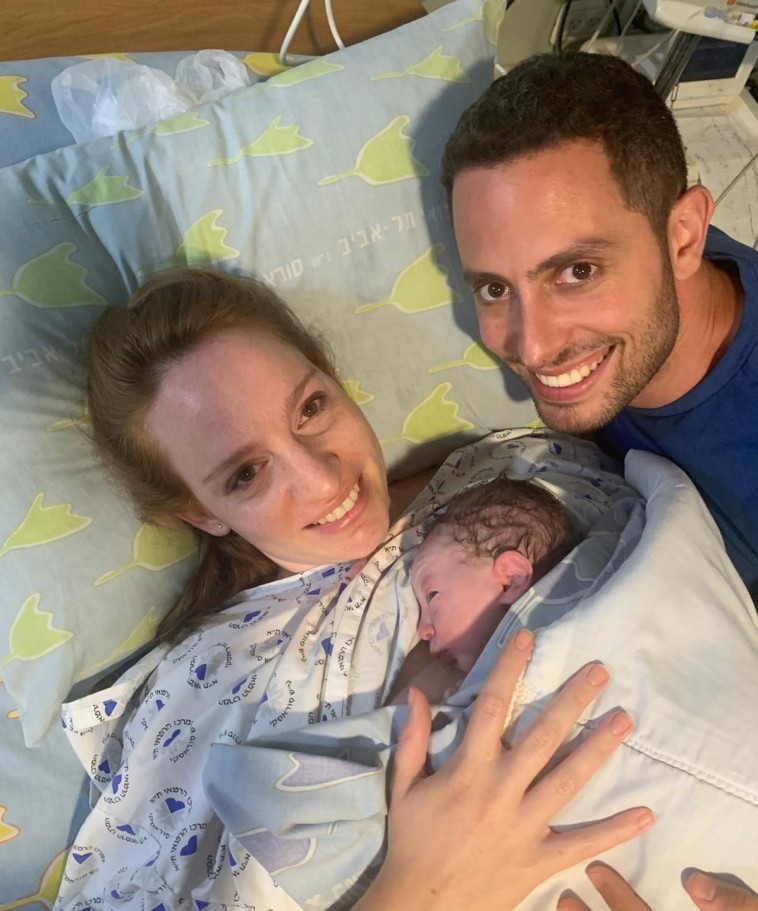 יובל ובעלה תום אחרי הלידה