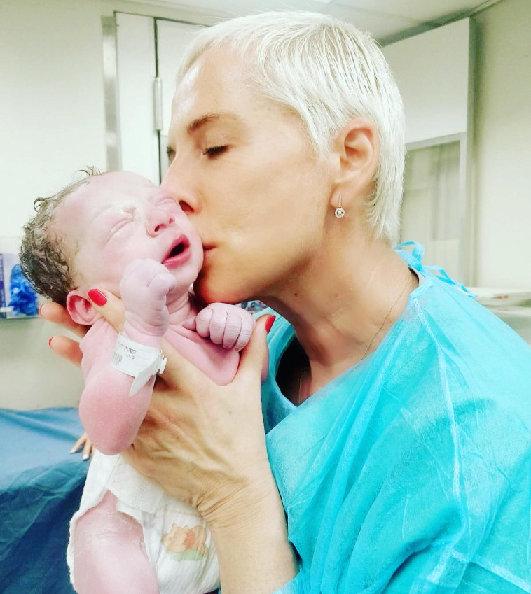 ניבה ונכדה הראשון 