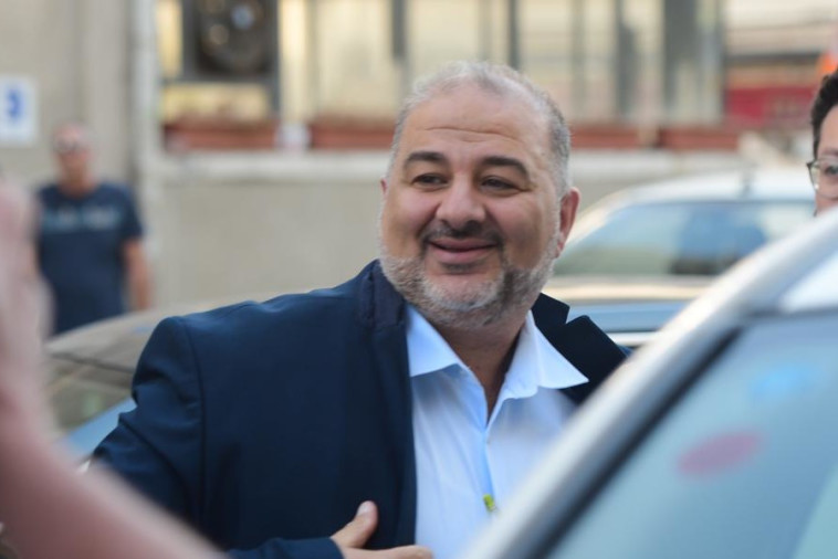 עבאס נכנס לפגישת ראשי סיעות ''גוש השינוי''