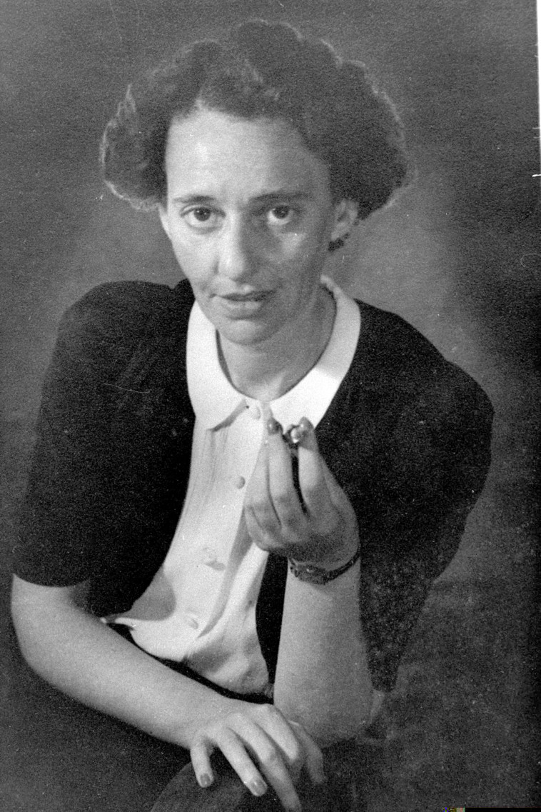 לאה גולדברג