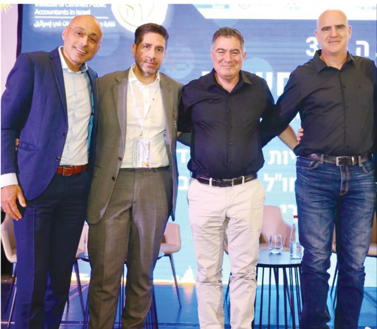 מימין לשמאל עדיאל שמרון, ראול סטרוגו, אוהד דנוס ואחרון משמאל ירון גינדי