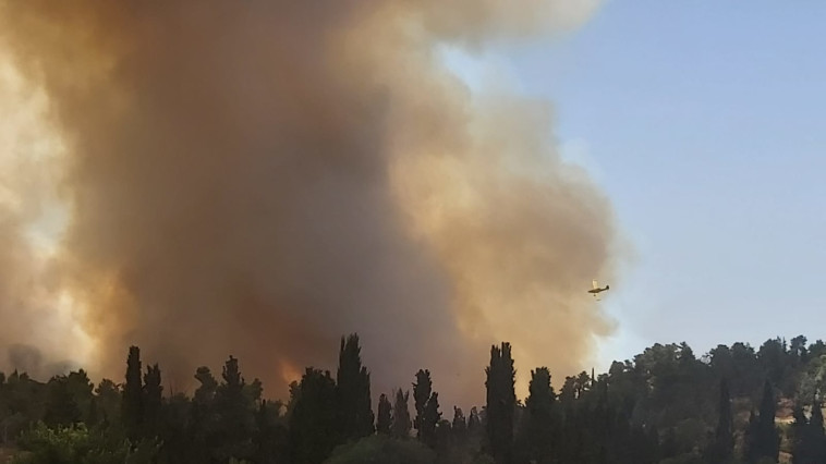 Huge fire in the Jerusalem area: Houses were evacuated in Kibbutz Ma'ale  Hahamisha, roads were blocked