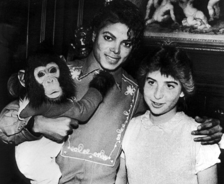 מייקל ג'קסון והשימפנזה באבלס