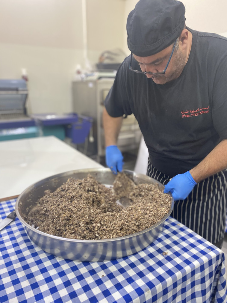 הכנת ממתקי שומשום בנצרת 