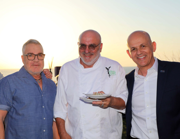 חוגגים את השנה המוצלחת