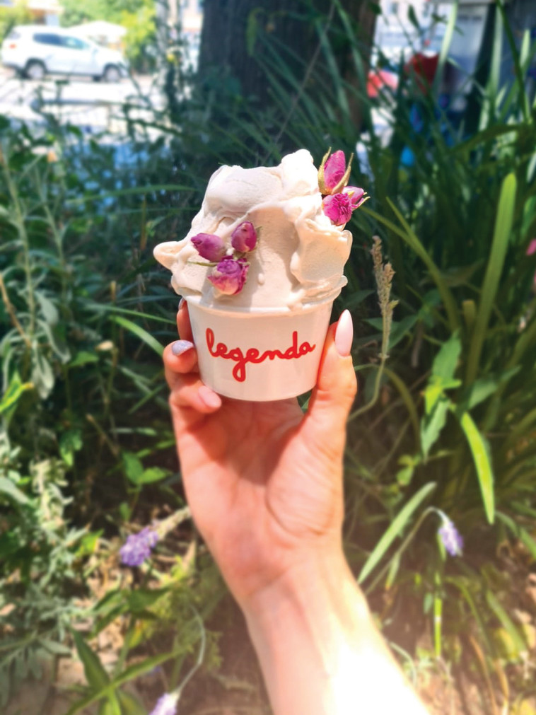 גלידת תה ירוק ופקעות ורדים של לג'נדה