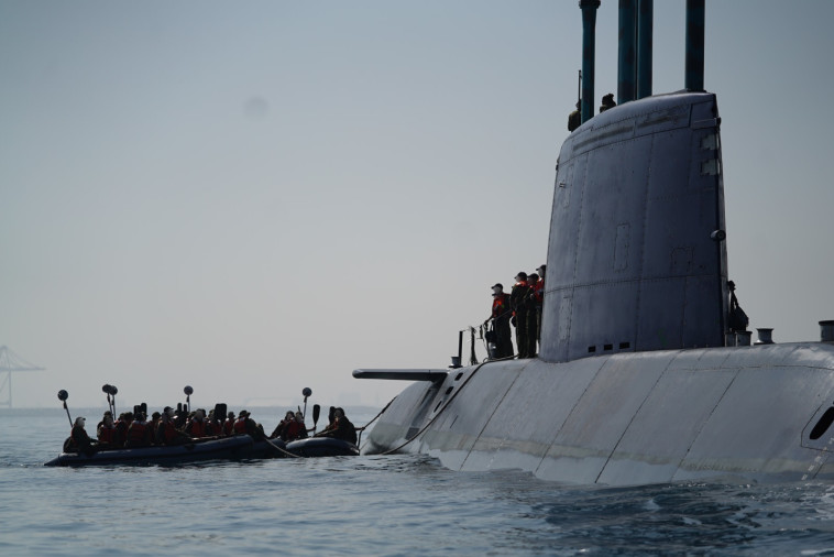 צוות הצוללנים בפעילות בים (צילום: באדיבות דובר צה''ל)