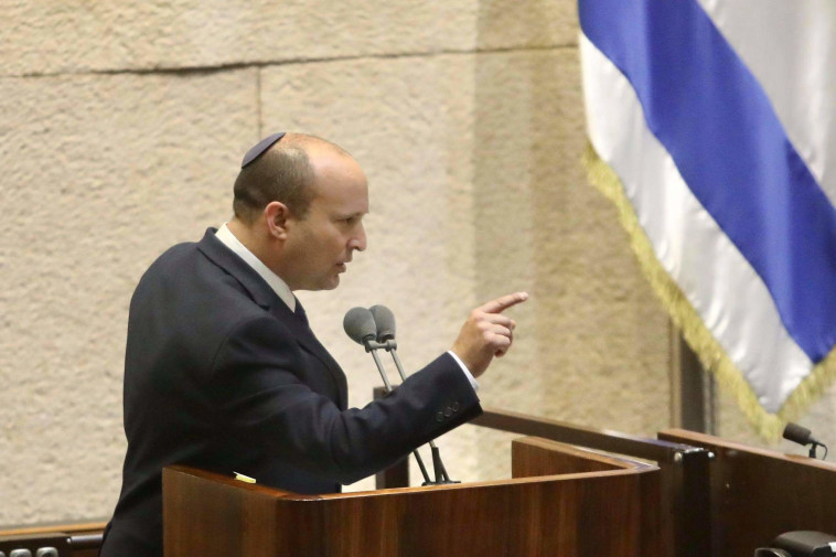 נפתלי בנט, ראש הממשלה המיועד, נואם במליאת הכנסת  (צילום: מרק ישראל סלם)