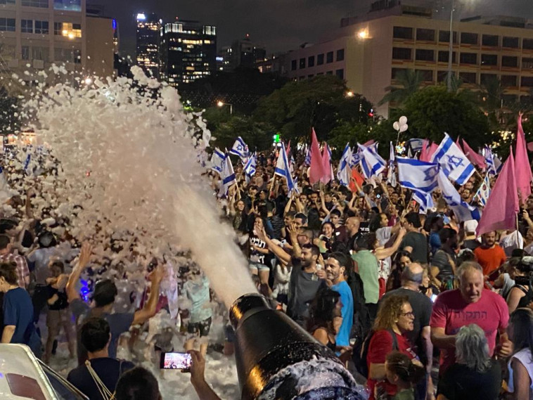 לאחר השבעת הממשלה החדשה, חגיגות בכיכר רבין בתל אביב (צילום: אבשלום ששוני)