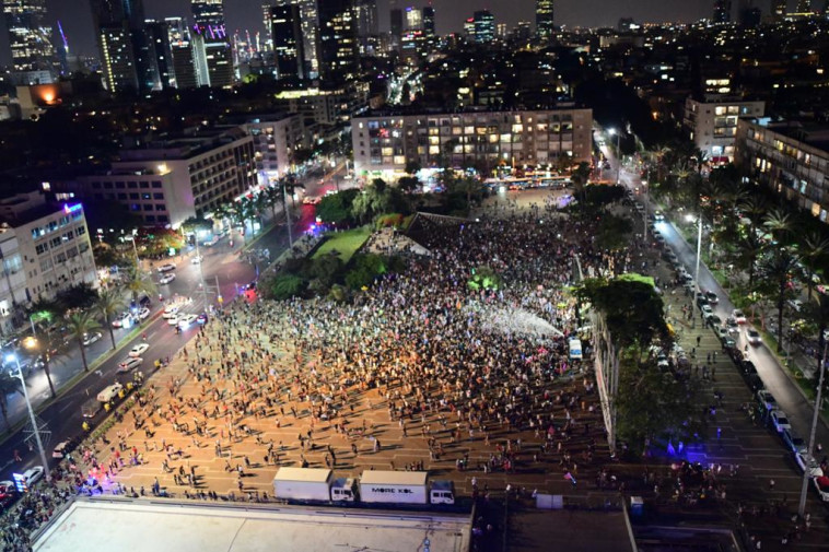 לאחר השבעת הממשלה החדשה, חגיגות בכיכר רבין בתל אביב (צילום: אבשלום ששוני)