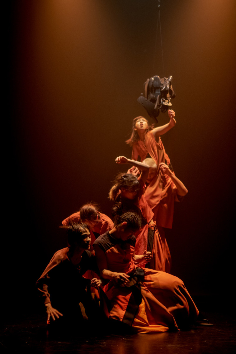 מופע סינגפורי בפסטיבל מחול שלם