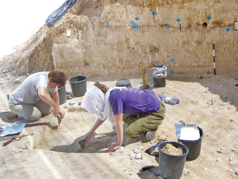עבודת החפירה בנקודת המפגש
