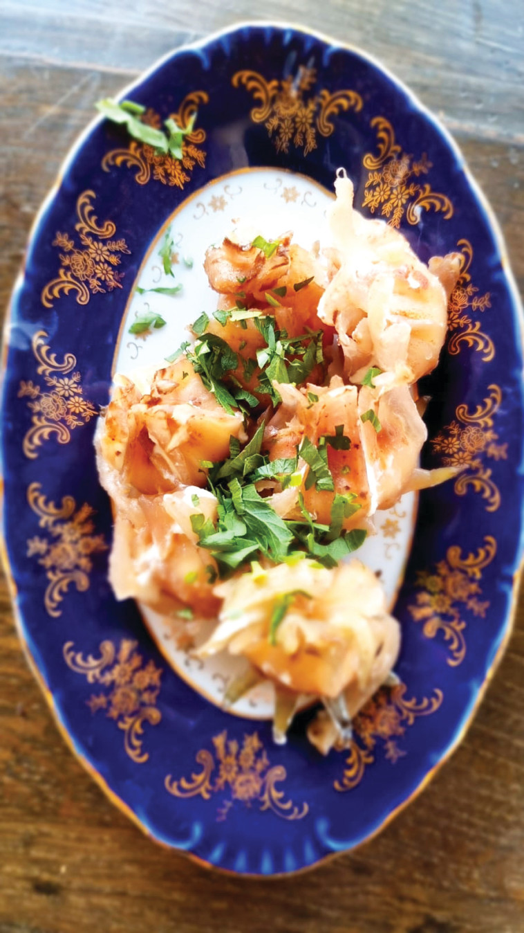 חצ'פורי ופרחי היביסקוס