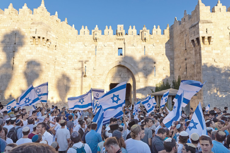 מצעד הדגלים (צילום: אוליבייה פיטוסי, פלאש 90)