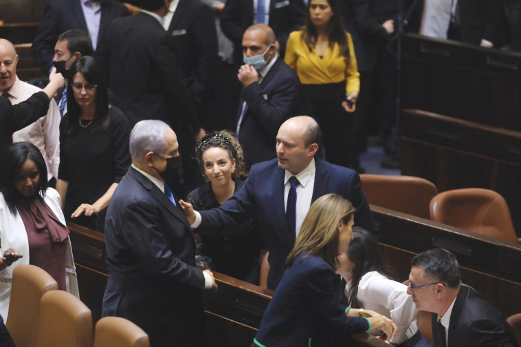בנט נתניהו בטקס השבעת הממשלה