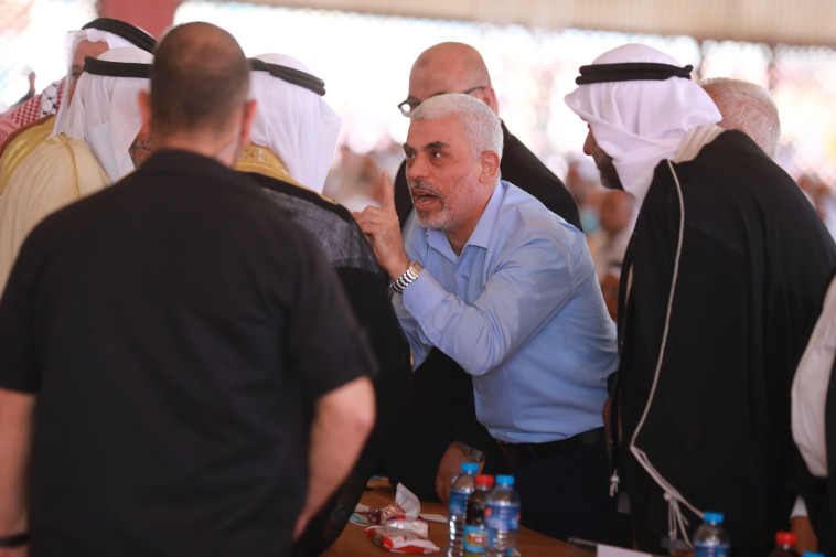 יחיא סינוואר ב''כנס ההתנגדות הלאומית'' שנערך בעזה