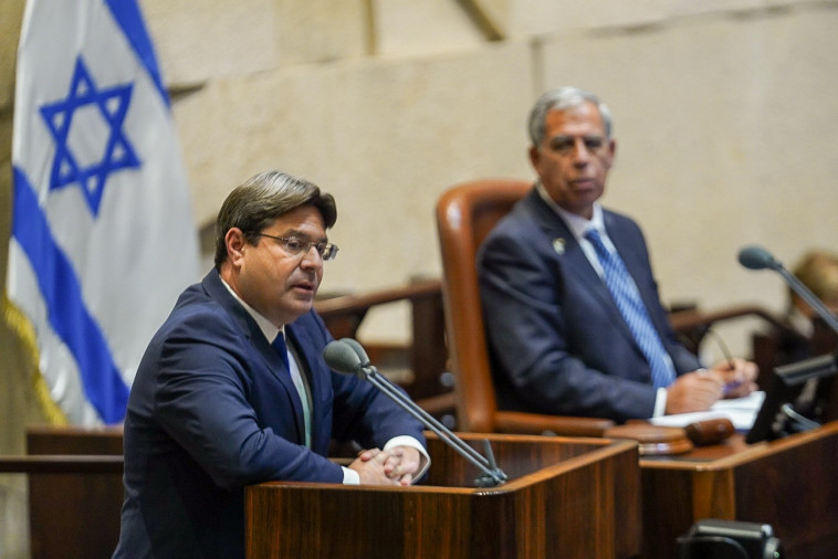 אופיר אקוניס