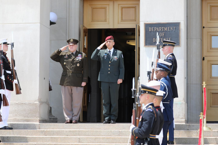 הרמטכ''ל אביב כוכבי במהלך ביקורו בארצות הברית 