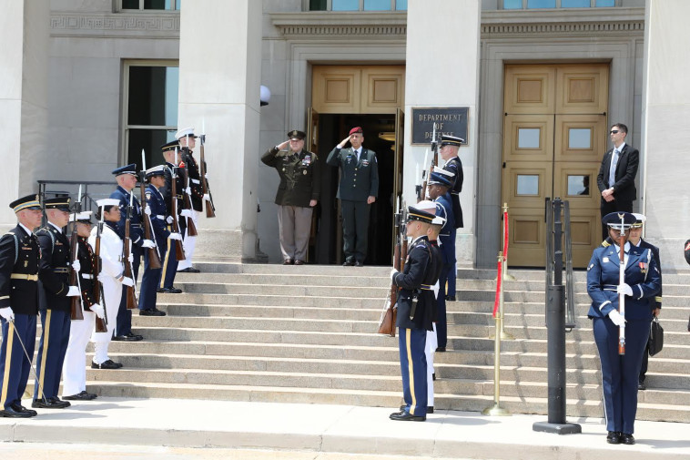 הרמטכ''ל אביב כוכבי במהלך ביקורו בארצות הברית 